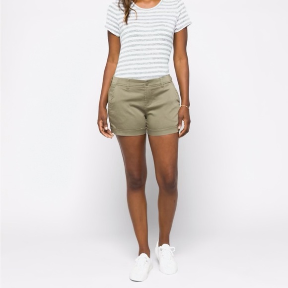 Green Khaki Shorts Liverpool - Picture 1 of 4